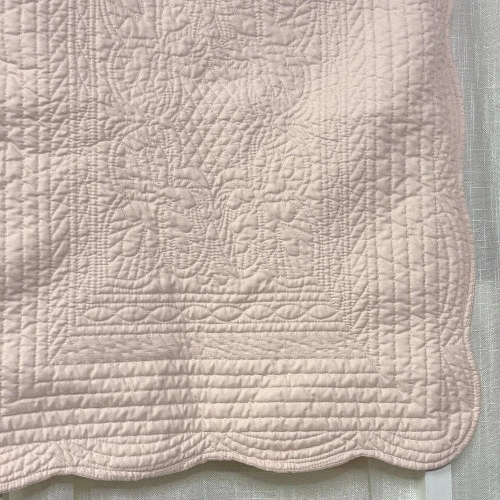 Madison Park Pink Scalloped Full Queen Quilt Set 3 Piece Cotton Fill